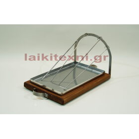 Πιατέλα σερβιρίσματος με σουβλάκια.Πιατέλες