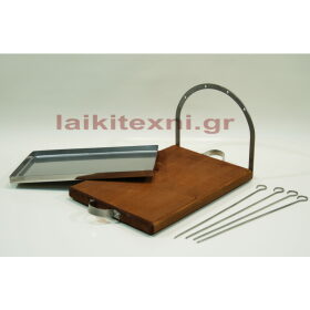 Πιατέλα σερβιρίσματος με σουβλάκια.Πιατέλες